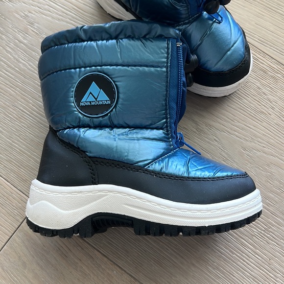 Winter snow shoes toddler. Worn ones to the mountain - Picture 2 of 6